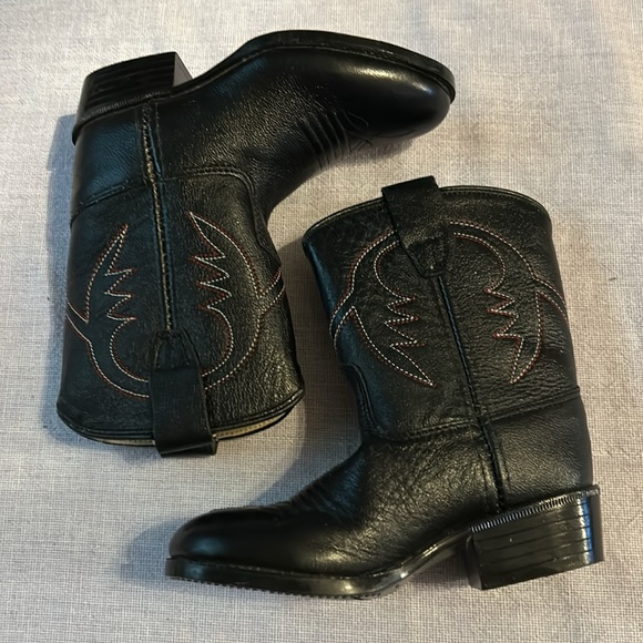 A Jama product boots - Picture 2 of 6